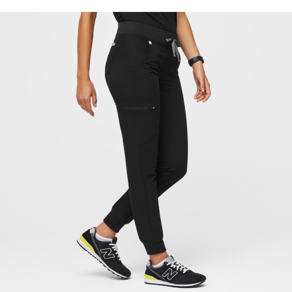 Figs Zamora joggers XS petite. Black. Used but in very good condition!